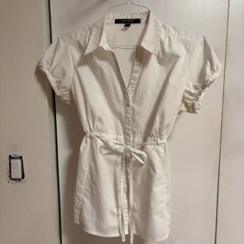 Women's Cream Tie-Waist Poplin Shirt - Classic Collared Top